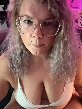 CurvyAnonymousGirl89 online show from December 4, 7:57 pm