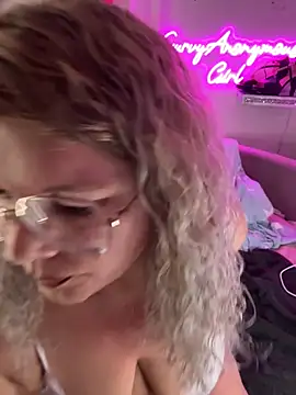 CurvyAnonymousGirl89 online show from October 28, 4:50 pm