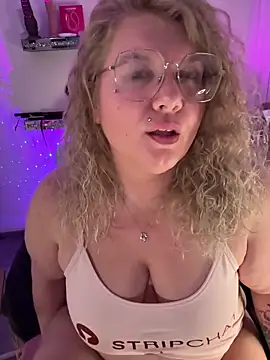 CurvyAnonymousGirl89 online show from March 26, 5:33 pm