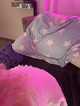 CurvyAnonymousGirl89 online show from October 5, 7:43 am