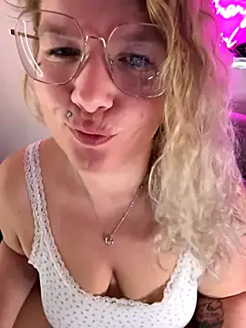 CurvyAnonymousGirl89 online show from October 27, 5:41 am