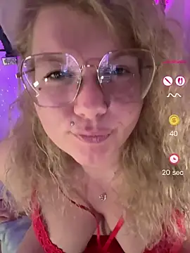 CurvyAnonymousGirl89 online show from May 2, 6:46 pm