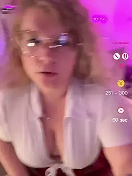 CurvyAnonymousGirl89 online show from April 25, 6:27 pm