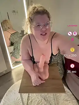 CurvyAnonymousGirl89 online show from July 17, 6:43 am