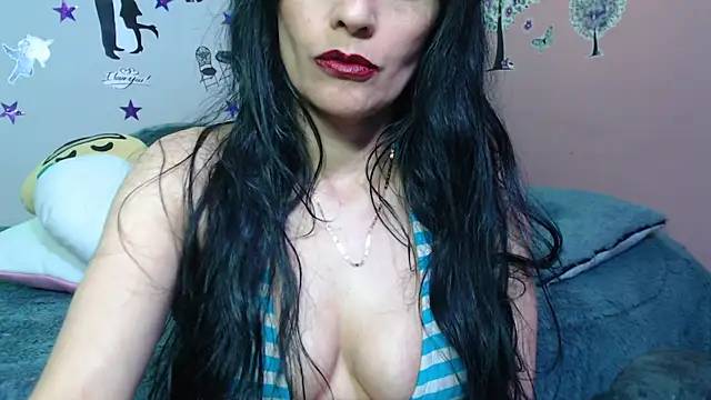 Snapshot of Dulce2shary chatting on December 6, 9:29 pm Dulce2shary online show from December 6, 9:29 pm