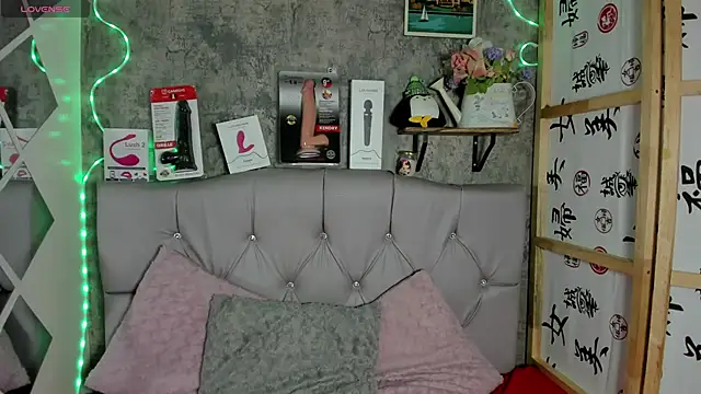 Snapshot of Megan_sophia2 chatting on September 12, 11:32 am Megan sophia2 online show from September 12, 11:32 am