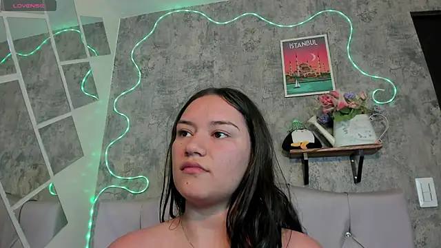 Snapshot of Megan_sophia2 chatting on September 15, 5:02 pm Megan sophia2 online show from September 15, 5:02 pm