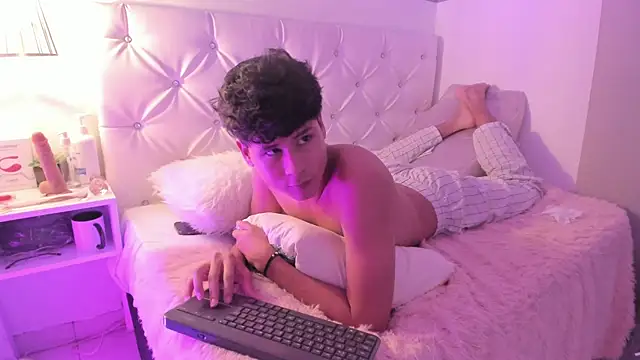 RaidenBoy1 online show from January 25, 1:43 am