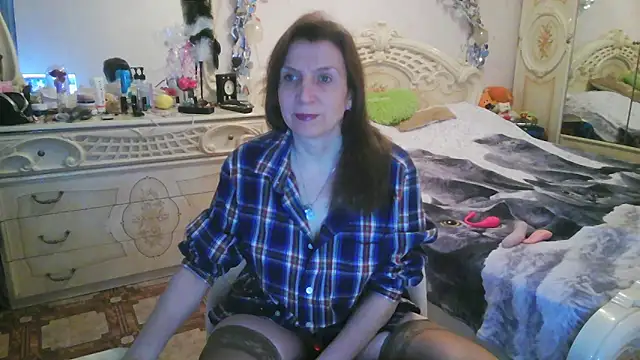 Debra Phoenix online show from April 9, 10:27 pm