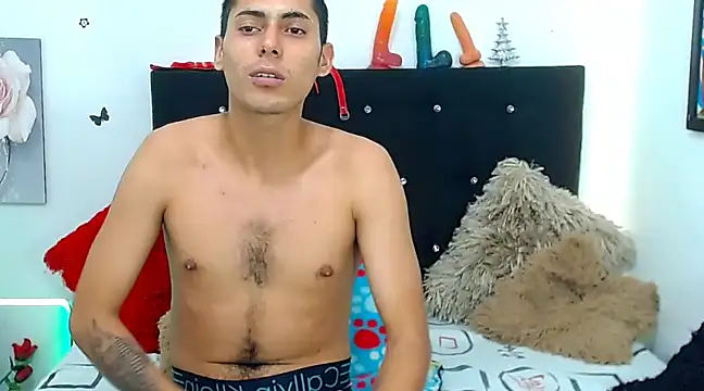 Snapshot of Steven_and_tiana chatting on December 10, 9:43 pm Steven and tiana online show from December 10, 9:43 pm