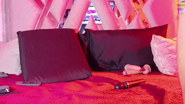 Snapshot of natacha__black_ chatting on November 23, 8:24 am natacha black online show from November 23, 8:24 am