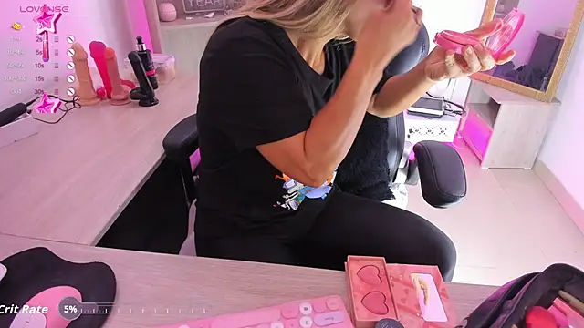 Snapshot of Evangeline_johns chatting on November 19, 7:58 pm Evangeline johns online show from November 19, 7:58 pm