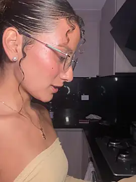 varenkaivanova 22 online show from March 12, 3:46 am