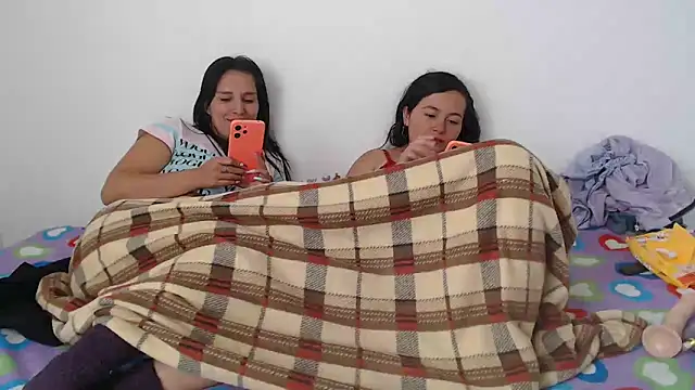 Snapshot of Naugthydolls chatting on January 25, 4:57 pm Naugthydolls online show from January 25, 4:57 pm