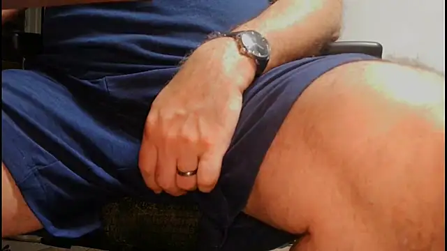 Snapshot of thickdaddy59 chatting on June 10, 3:19 am thickdaddy59 online show from June 10, 3:19 am