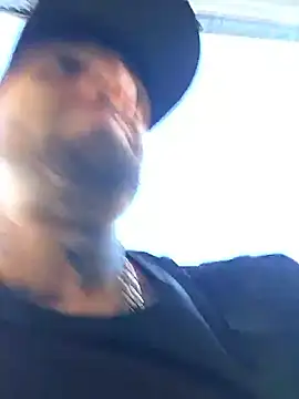 Snapshot of Fuckboy4public chatting on September 22, 9:32 pm Fuckboy4public online show from September 22, 9:32 pm