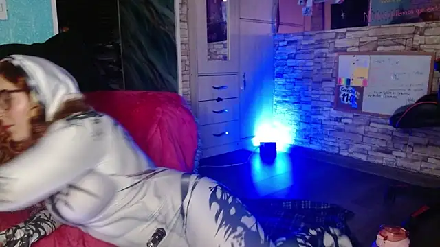 Snapshot of Meg4n_420 chatting on November 15, 5:00 am Meg4n 420 online show from November 15, 5:00 am