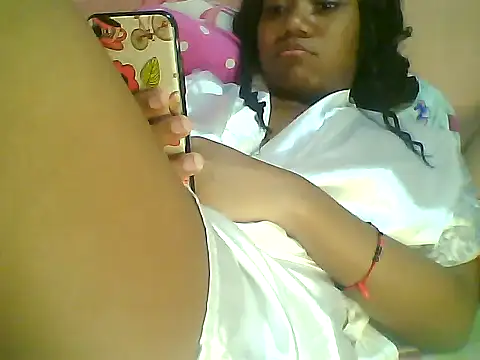 Snapshot of Fariana01 chatting on January 17, 1:57 am Fariana01 online show from January 17, 1:57 am