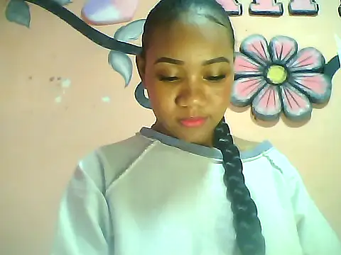 Snapshot of Fariana01 chatting on February 10, 2:41 am Fariana01 online show from February 10, 2:41 am