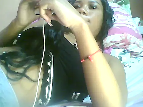 Snapshot of Fariana01 chatting on January 9, 2:33 am Fariana01 online show from January 9, 2:33 am