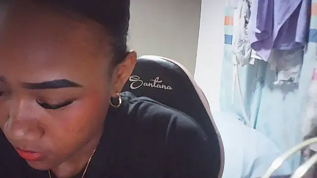 Snapshot of Fariana01 chatting on June 5, 11:43 pm Fariana01 online show from June 5, 11:43 pm