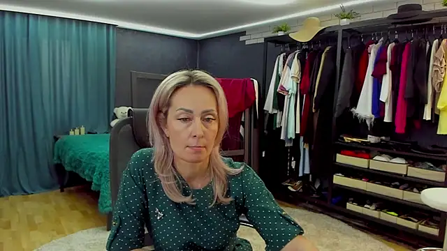 Julia Cherry  online show from April 4, 2:12 pm