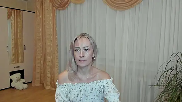 Snapshot of Julia_Cherry_ chatting on March 5, 2:56 pm Julia Cherry  online show from March 5, 2:56 pm