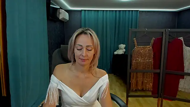 Snapshot of Julia_Cherry_ chatting on October 11, 2:18 pm Julia Cherry  online show from October 11, 2:18 pm