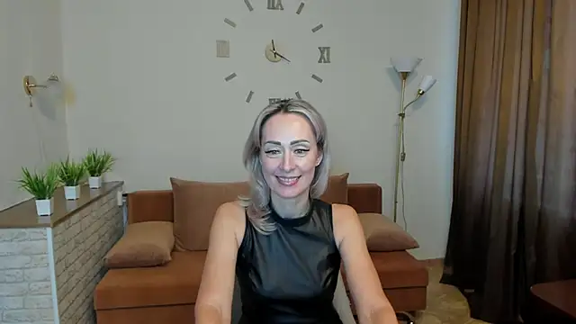 Snapshot of Julia_Cherry_ chatting on January 16, 10:42 am Julia Cherry  online show from January 16, 10:42 am