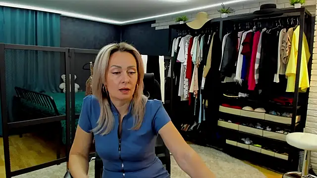 Julia Cherry  online show from May 1, 3:39 pm