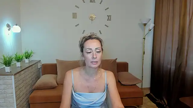Snapshot of Julia_Cherry_ chatting on January 26, 7:32 am Julia Cherry  online show from January 26, 7:32 am