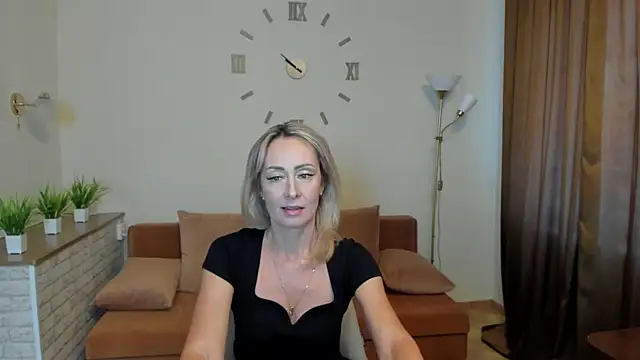 Snapshot of Julia_Cherry_ chatting on January 24, 12:10 pm Julia Cherry  online show from January 24, 12:10 pm