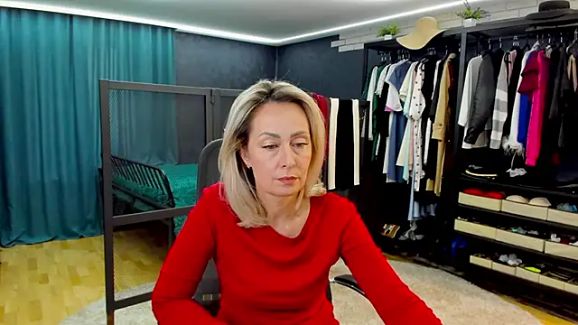 Julia Cherry  online show from May 12, 12:11 pm