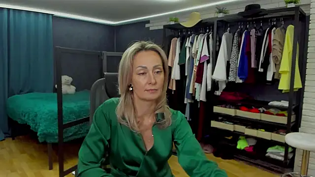 Snapshot of Julia_Cherry_ chatting on November 26, 4:18 pm Julia Cherry online show from November 26, 4:18 pm