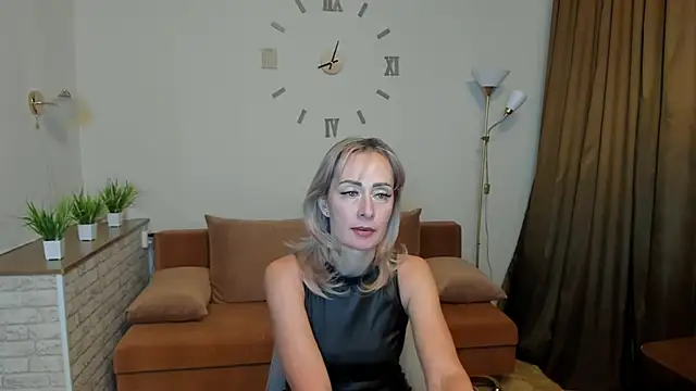 Snapshot of Julia_Cherry_ chatting on January 16, 1:58 pm Julia Cherry  online show from January 16, 1:58 pm