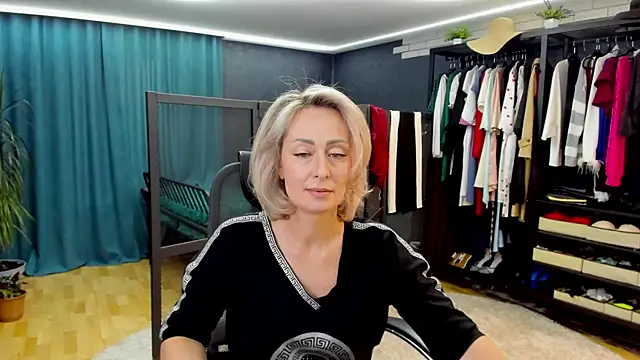 Julia Cherry  online show from May 14, 2:03 pm