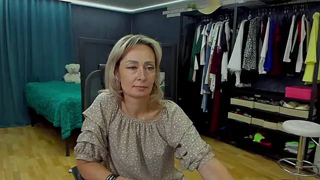 Snapshot of Julia_Cherry_ chatting on December 2, 12:51 pm Julia Cherry online show from December 2, 12:51 pm