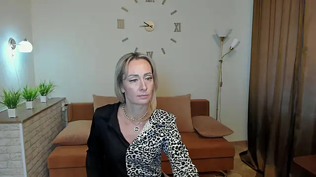 Snapshot of Julia_Cherry_ chatting on January 25, 12:16 pm Julia Cherry  online show from January 25, 12:16 pm