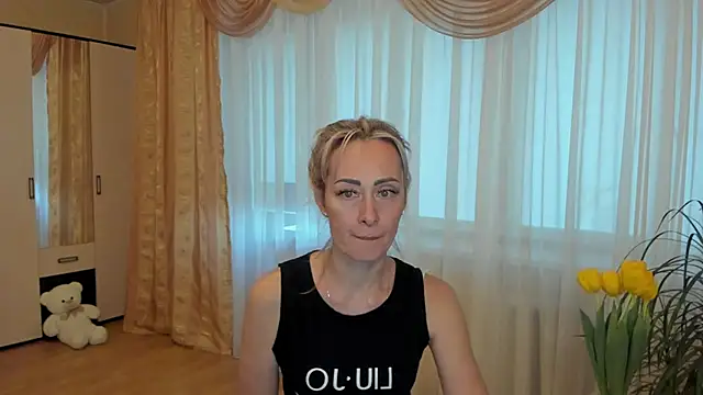 Snapshot of Julia_Cherry_ chatting on March 8, 2:08 pm Julia Cherry  online show from March 8, 2:08 pm