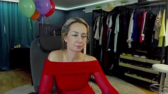 Julia Cherry  online show from February 12, 1:55 pm