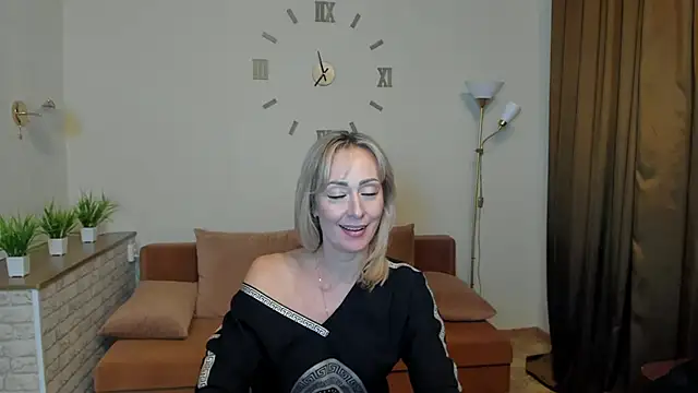 Snapshot of Julia_Cherry_ chatting on January 24, 3:13 pm Julia Cherry  online show from January 24, 3:13 pm