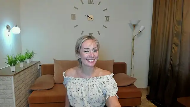 Snapshot of Julia_Cherry_ chatting on January 17, 12:42 pm Julia Cherry  online show from January 17, 12:42 pm
