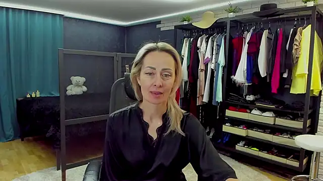 Julia Cherry  online show from March 12, 4:55 pm