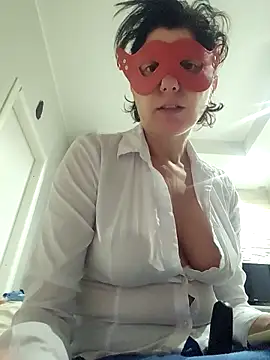 Vagabondainnamorata online show from April 18, 3:53 am