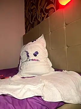 BellaaNoir online show from September 18, 7:50 pm