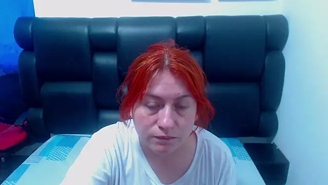 Snapshot of XxMiaSexxyHotxX chatting on October 2, 2:09 pm XxMiaSexxyHotxX online show from October 2, 2:09 pm