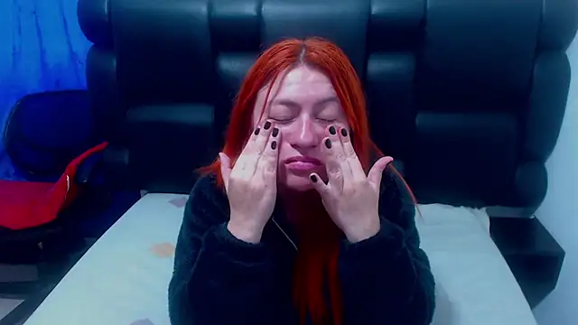 Snapshot of XxMiaSexxyHotxX chatting on November 19, 2:06 pm XxMiaSexxyHotxX online show from November 19, 2:06 pm