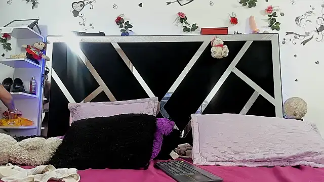 abby eemily online show from October 31, 12:18 am