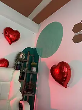 LollaByer online show from February 5, 9:10 pm