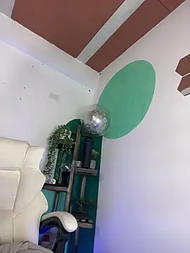 LollaByer online show from April 7, 9:05 pm